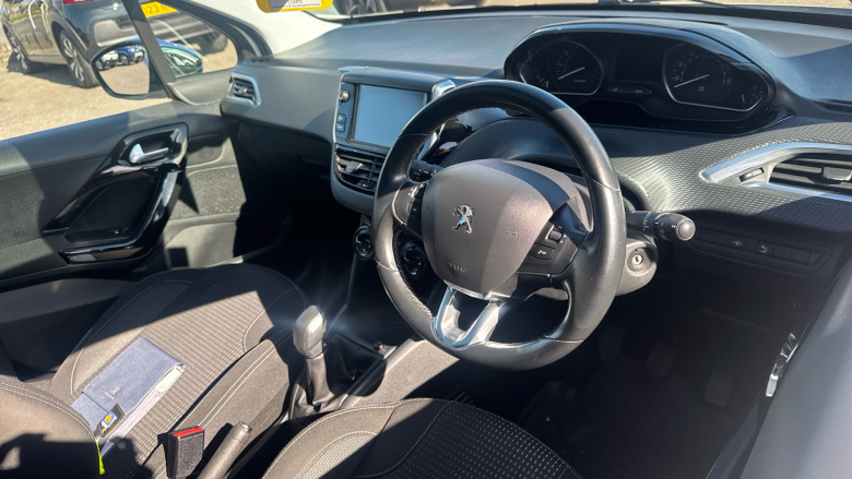 Peugeot 208 1.2 PureTech Allure Premium 5dr Petrol Hatchback